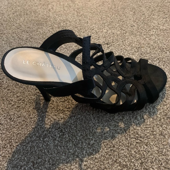 Le Chateau Black Strappy Heel 4” size 9 - Picture 3 of 4